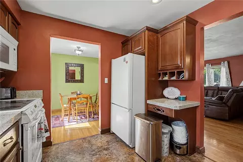 Kitchen - 3836 Benfield Dr, Kettering, OH 45429 photo 5 of 6