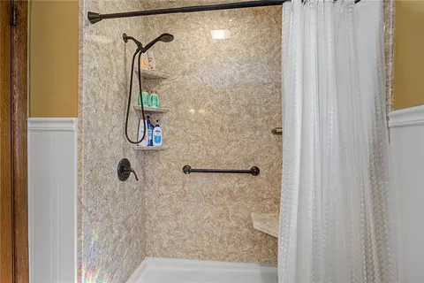 Bath - 3836 Benfield Dr, Kettering, OH 45429 photo 2 of 3