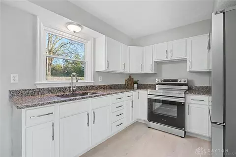 Kitchen - 236 N Arlington Ave, Springfield, OH 45503 photo 3 of 4