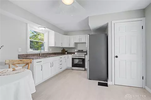 Kitchen - 236 N Arlington Ave, Springfield, OH 45503 photo 2 of 4
