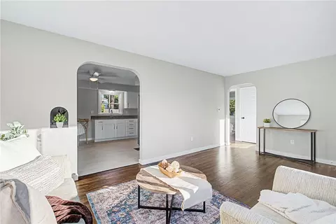 Living - 236 N Arlington Ave, Springfield, OH 45503 photo 4 of 5
