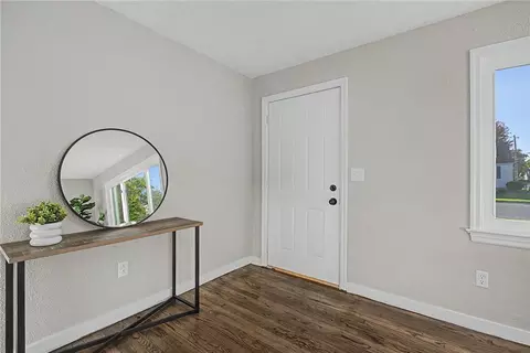 Entry Way - 236 N Arlington Ave, Springfield, OH 45503 photo 1 of 3