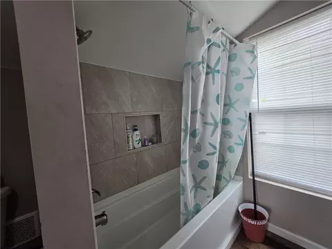 Bath - 331 S Western Ave, Springfield, OH 45506 photo 3 of 3