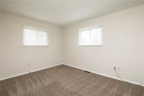 Bedroom - 1520 Lynnfield Dr, Kettering, OH 45429 photo 2 of 2