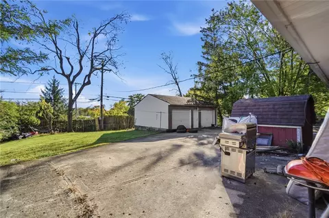 Exterior - 1520 Lynnfield Dr, Kettering, OH 45429 photo 2 of 6