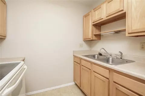 Kitchen - 1520 Lynnfield Dr, Kettering, OH 45429 photo 1 of 2