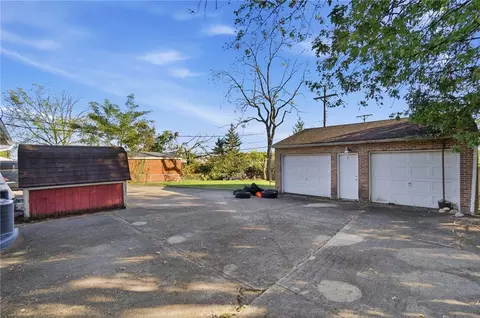 Exterior - 1520 Lynnfield Dr, Kettering, OH 45429 photo 3 of 6