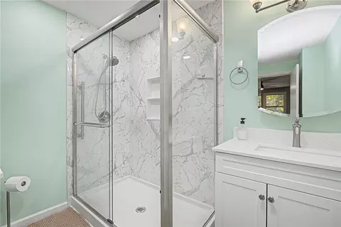 Bath - 5613 Red Coach Rd, Centerville, OH 45429 photo 6 of 7