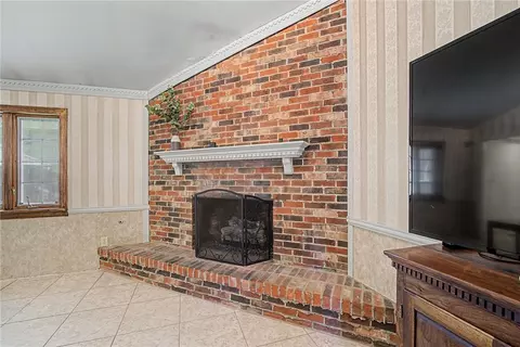 Living - 5613 Red Coach Rd, Centerville, OH 45429 photo 3 of 3