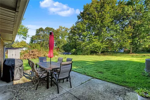 Exterior - 5613 Red Coach Rd, Centerville, OH 45429 photo 11 of 17