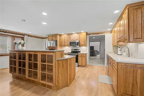 Kitchen - 5613 Red Coach Rd, Centerville, OH 45429 photo 3 of 9