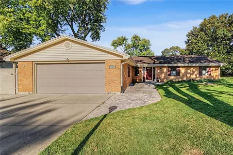 Exterior - 5613 Red Coach Rd, Centerville, OH 45429 photo 2 of 17