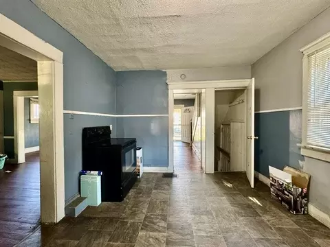 Entry Way - 305 E Northern Ave, Springfield, OH 45503 photo 3 of 6