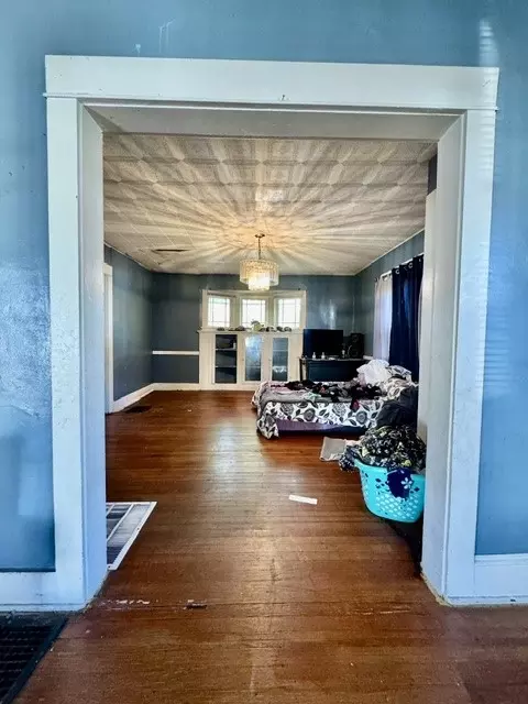 Entry Way - 305 E Northern Ave, Springfield, OH 45503 photo 1 of 6