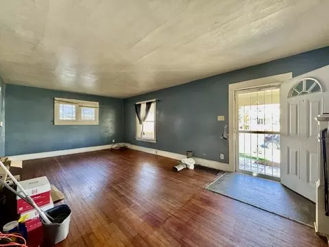 Living - 305 E Northern Ave, Springfield, OH 45503 photo 4 of 7
