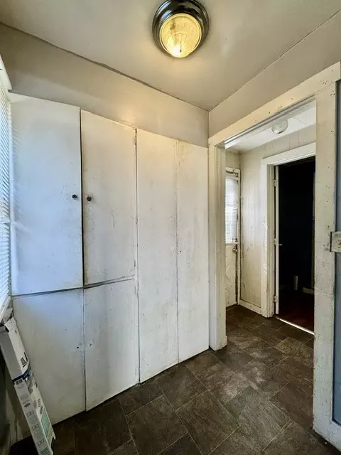 Entry Way - 305 E Northern Ave, Springfield, OH 45503 photo 2 of 6