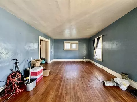 Living - 305 E Northern Ave, Springfield, OH 45503 photo 5 of 7