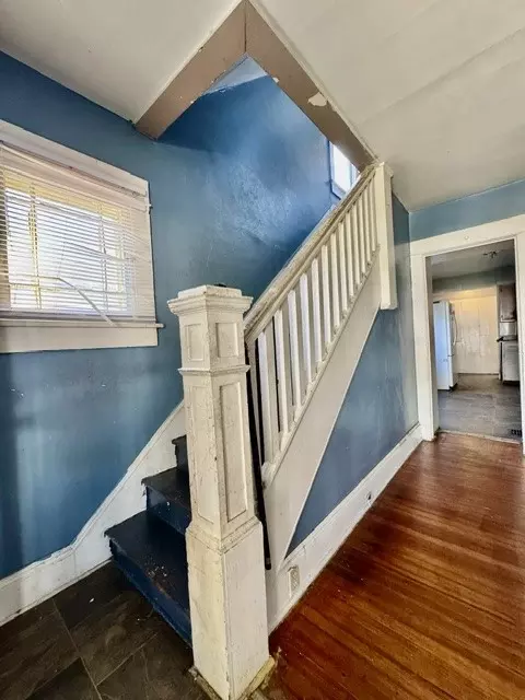 Entry Way - 305 E Northern Ave, Springfield, OH 45503 photo 4 of 6