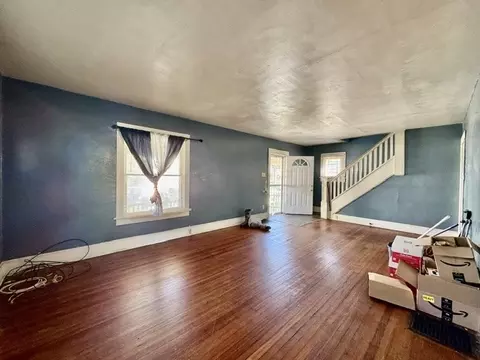 Living - 305 E Northern Ave, Springfield, OH 45503 photo 3 of 7