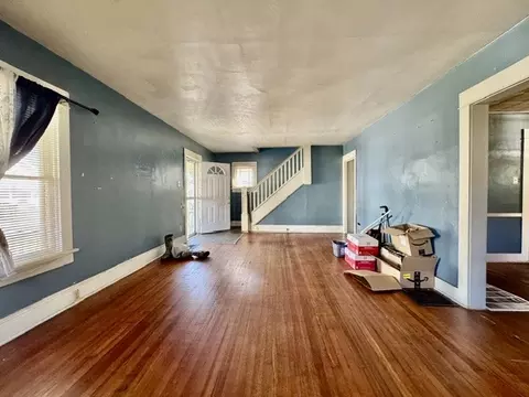 Living - 305 E Northern Ave, Springfield, OH 45503 photo 6 of 7
