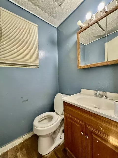 Bath - 305 E Northern Ave, Springfield, OH 45503 photo 1 of 4