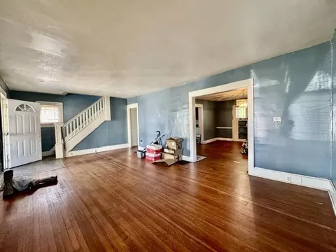 Living - 305 E Northern Ave, Springfield, OH 45503 photo 2 of 7