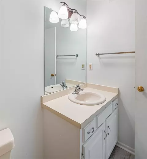 Bath - 700 Ashton Cir #137, Kettering, OH 45429 photo 2 of 4