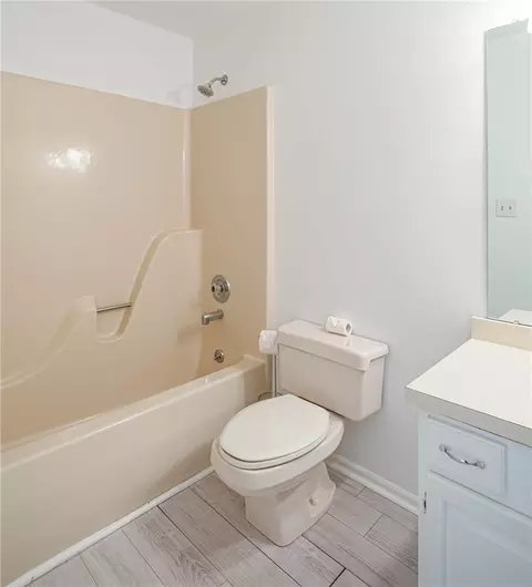 Bath - 700 Ashton Cir #137, Kettering, OH 45429 photo 1 of 4