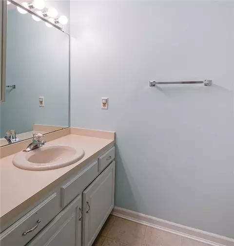Bath - 700 Ashton Cir #137, Kettering, OH 45429 photo 3 of 4