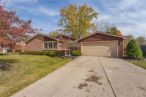 841 Sunset Dr, Englewood, OH 45322