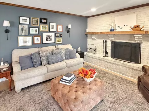 Living - 1009 Fleming Ct, Centerville, OH 45458 photo 1 of 3
