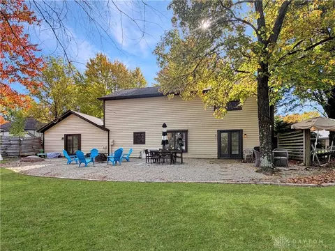 Exterior - 1009 Fleming Ct, Centerville, OH 45458 photo 3 of 6