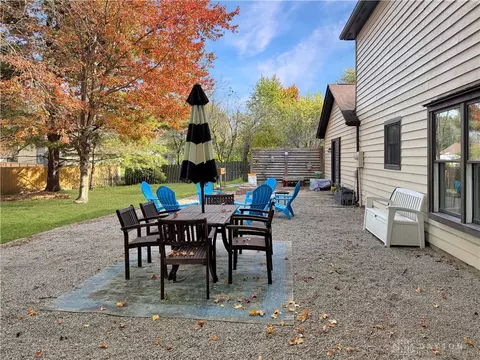 Exterior - 1009 Fleming Ct, Centerville, OH 45458 photo 5 of 6