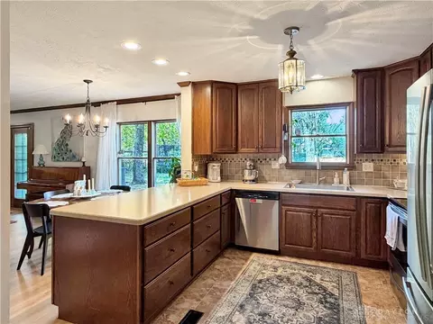 Kitchen - 1009 Fleming Ct, Centerville, OH 45458 photo 2 of 3