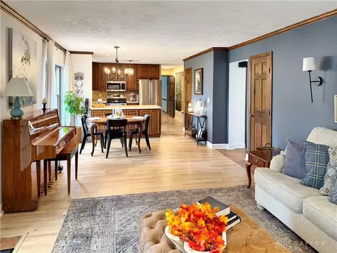 Living - 1009 Fleming Ct, Centerville, OH 45458 photo 2 of 3