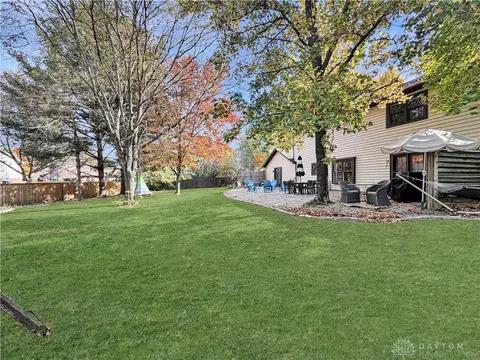 Exterior - 1009 Fleming Ct, Centerville, OH 45458 photo 2 of 6