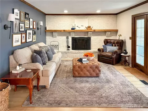 Living - 1009 Fleming Ct, Centerville, OH 45458 photo 3 of 3