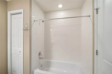 Bath - 232 Abbey Dr, Springboro, OH 45066 photo 6 of 6
