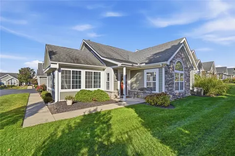 Exterior - 232 Abbey Dr, Springboro, OH 45066 photo 3 of 6