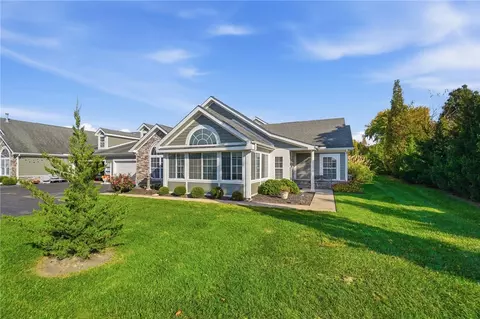 Exterior - 232 Abbey Dr, Springboro, OH 45066 photo 2 of 6