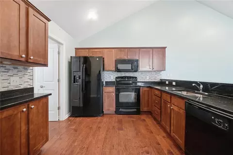 Kitchen - 232 Abbey Dr, Springboro, OH 45066 photo 4 of 5