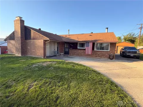 5665 Leibold Dr, Huber Heights, OH 45424