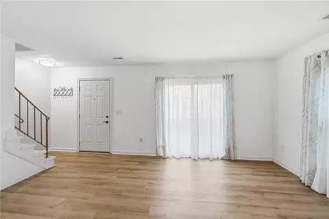 Living - 41 Winchester Pl #K, Centerville, OH 45458 photo 2 of 6