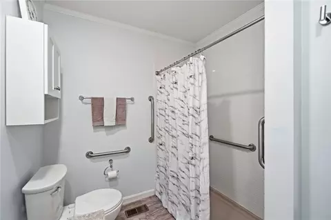 Bath - 41 Winchester Pl #K, Centerville, OH 45458 photo 5 of 6