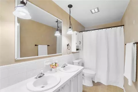 Bath - 2796 Mohican Ave, Kettering, OH 45429 photo 3 of 3