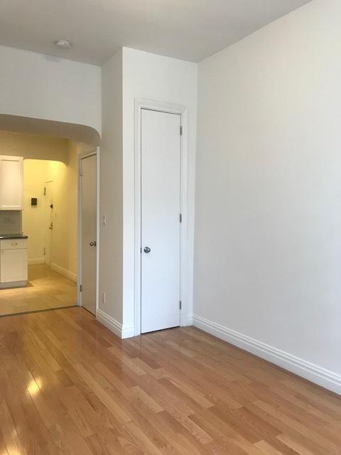 2354 Rohs St, Cincinnati, OH 45219 photo 4