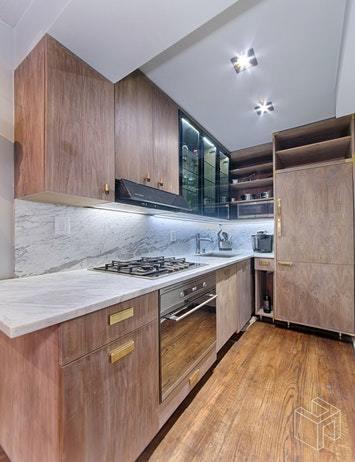 8913 Daly Rd, Cincinnati, OH 45231 photo 4