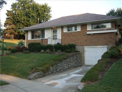13 Imboden Ct, Greenhills, OH 45218 photo 2