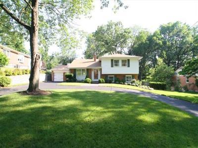 338 Meadowcrest Rd, Cincinnati, OH 45231 photo 3
