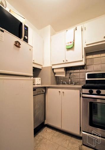 3586 Vine St, Cincinnati, OH 45220 photo 6